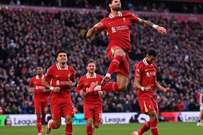 Ngoại hạng Anh: Liverpool hủy diệt Ipswich, Arsenal thắng chật vật Wolves