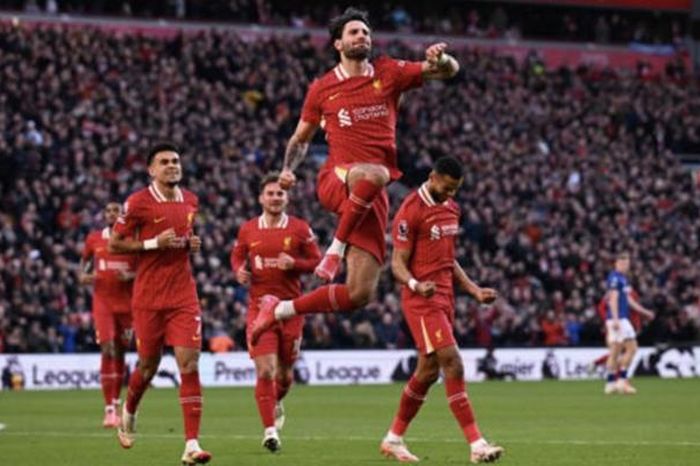 Liverpool thắng lợi lớn, Arsenal chật vật giữ vị trí 2 Ngoại hạng Anh