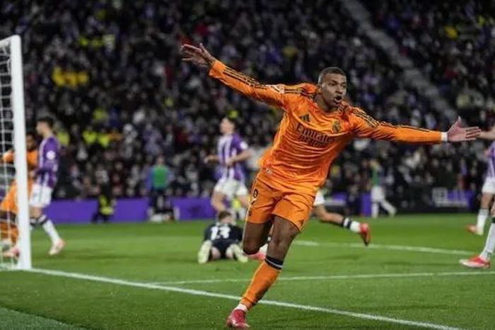 Kylian Mbappe lập hat-trick đầu tiên tại La Liga