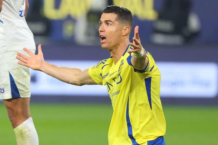 Ronaldo bất mãn với VAR