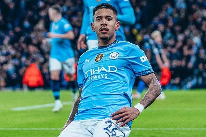 Man City ngược dòng vào vòng play-off Champions League