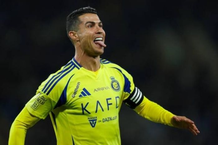 Ronaldo tỏa sáng, thách thức người hâm mộ Al-Raed sau khi bị chế giễu