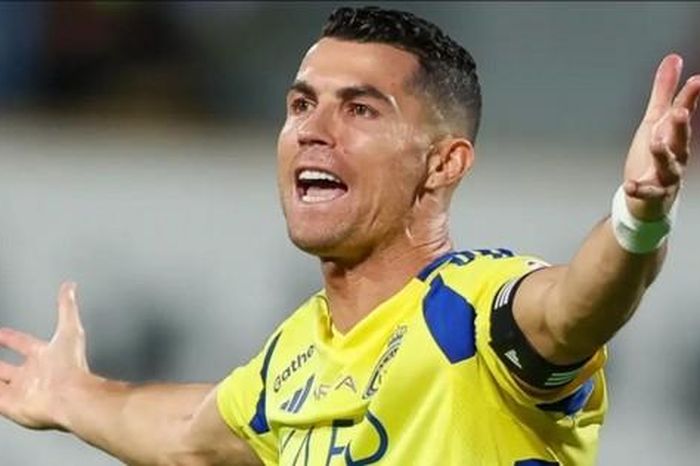 Chiều lòng Ronaldo, Al Nassr vung tiền gây náo loạn thị trường chuyển nhượng