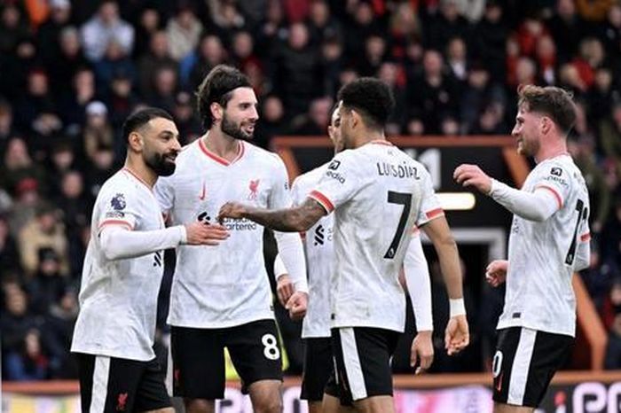 Salah tỏa sáng khó tin, Liverpool thắng chật vật Bournemouth