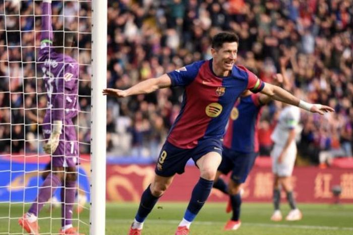 Thắng Alaves, Barca thu hẹp cách biệt với Real Madrid