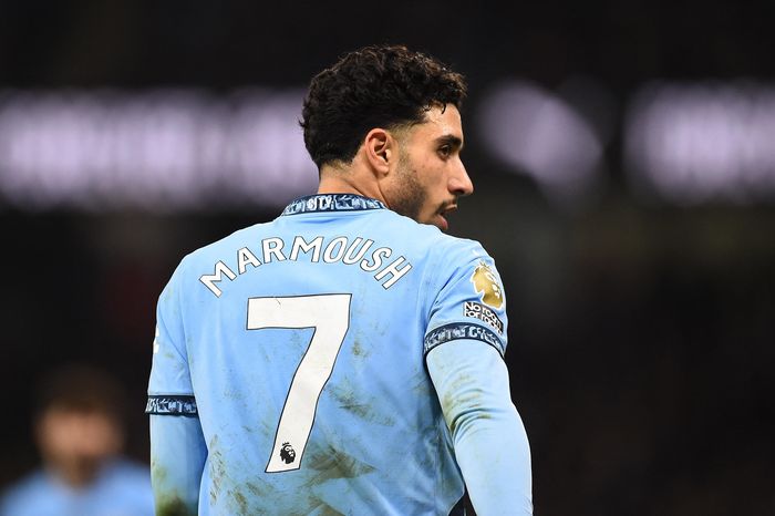 Thấy gì từ 'cơn điên' mua sắm của Man City