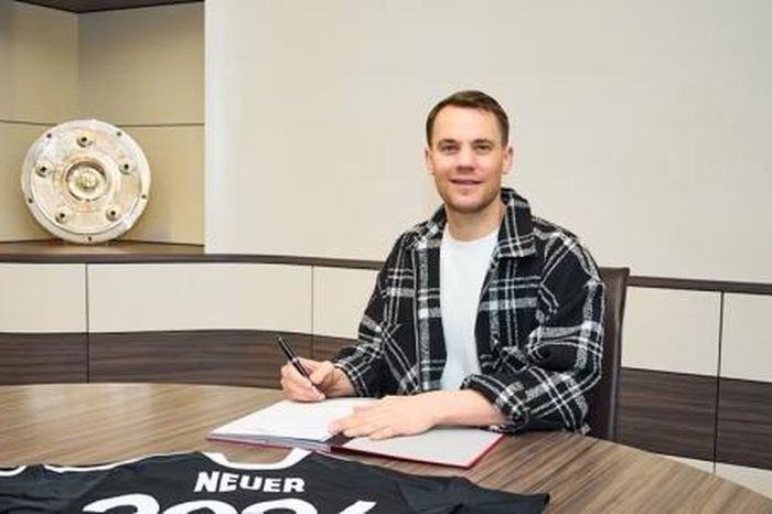 Thủ môn Manuel Neuer ở lại Bayern Munich năm thứ 15