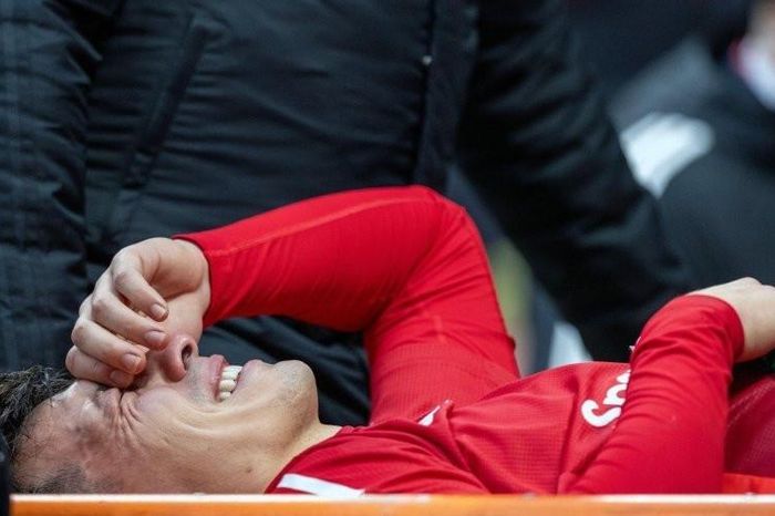 Lisandro Martinez nghỉ bao lâu vì chấn thương dây chằng đầu gối?