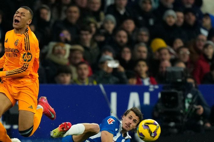 Vụ Mbappe bị chơi xấu: Real Madrid tổng 'tấn công' trọng tài và RFEF
