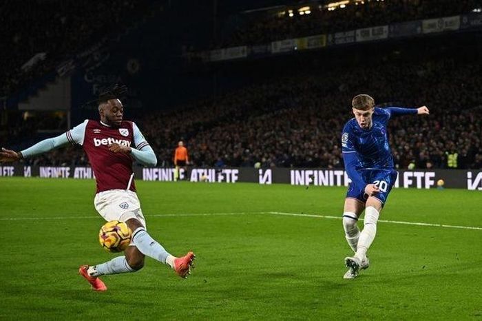 Wan-Bissaka phản lưới khiến West Ham thua ngược Chelsea
