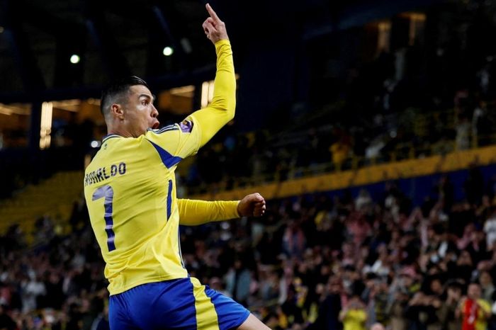 Ronaldo tỏa sáng rực rỡ đón sinh nhật tuổi 40