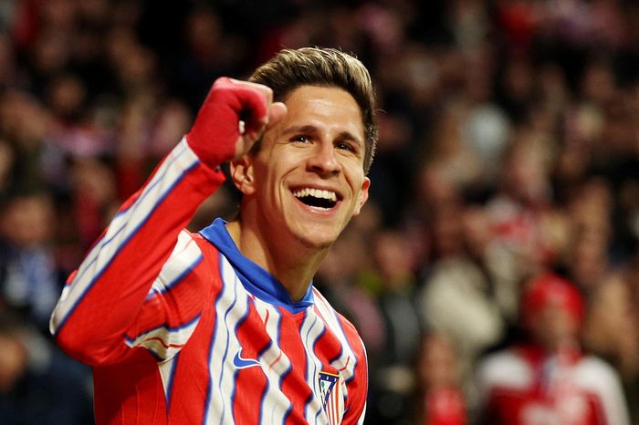 Con trai HLV Simeone tỏa sáng rực rỡ