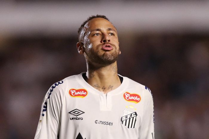 Cảm xúc lẫn lộn trong ngày Neymar tái xuất Santos