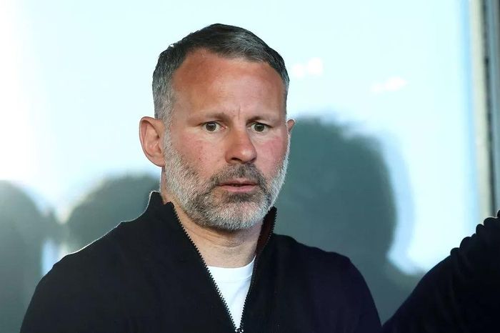 Giggs chỉ trích các ông chủ của MU