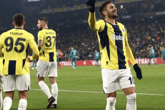 Fenerbahce đè bẹp Anderlecht, đội bóng của Mourinho bay cao Europa League