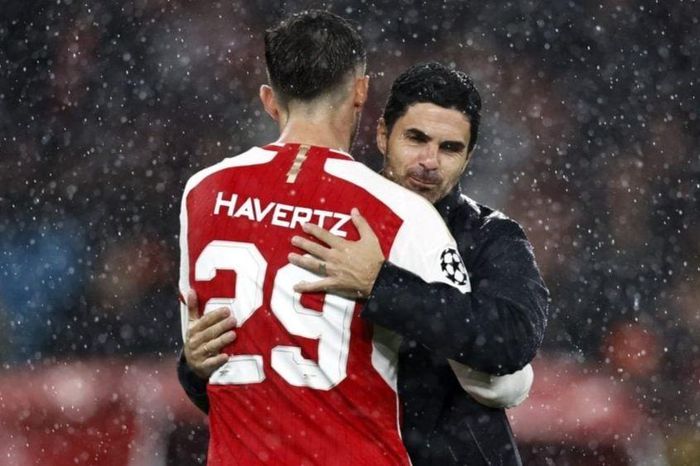 Mùa giải của Arsenal đứng trước nguy cơ tan vỡ sau canh bạc cháy túi của Arteta