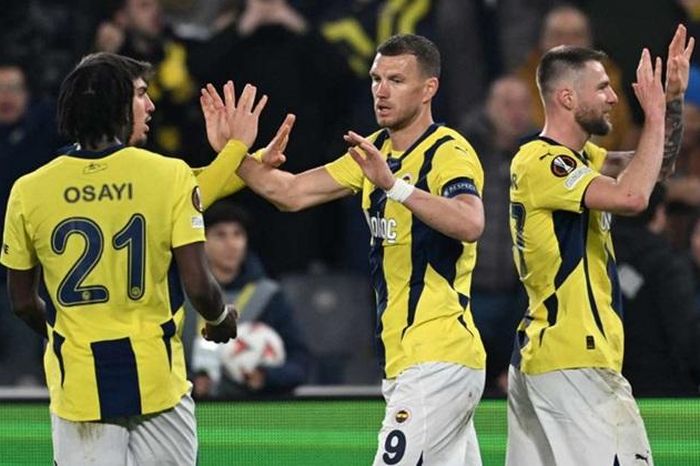 Europa League: Fenerbahce của Mourinho chắc vé vào vòng 1/8