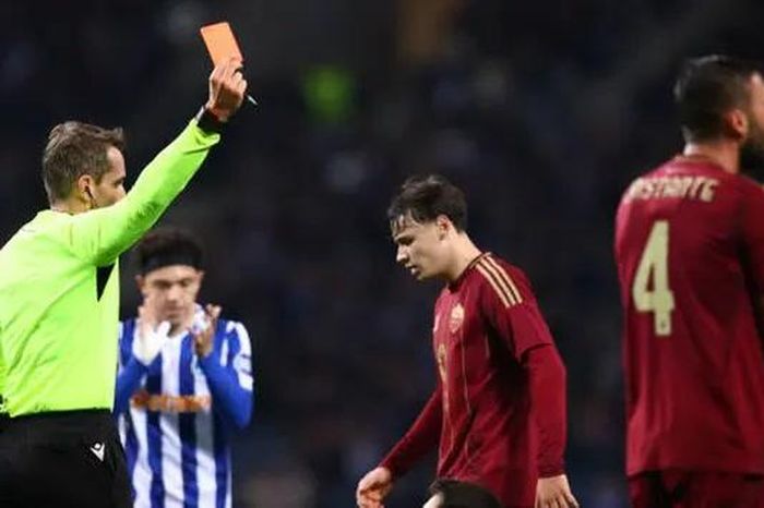 AS Roma giành lợi thế trước Porto