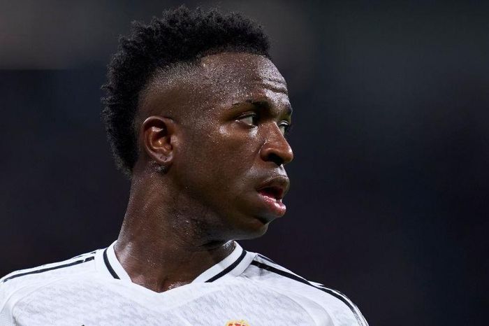 Vinicius khiến Real Madrid khó xử