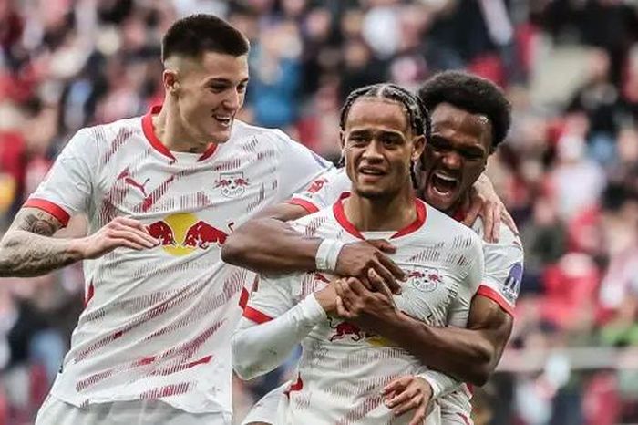 Leipzig có nguy cơ văng khỏi top 4 Bundesliga