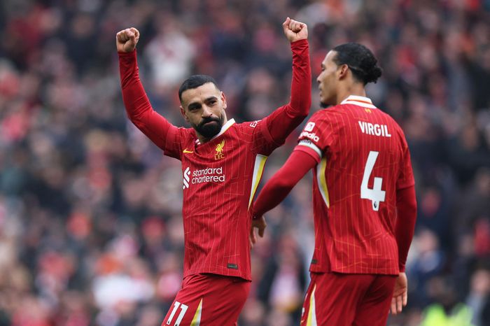 Liverpool giữ vững ngôi đầu Premier League