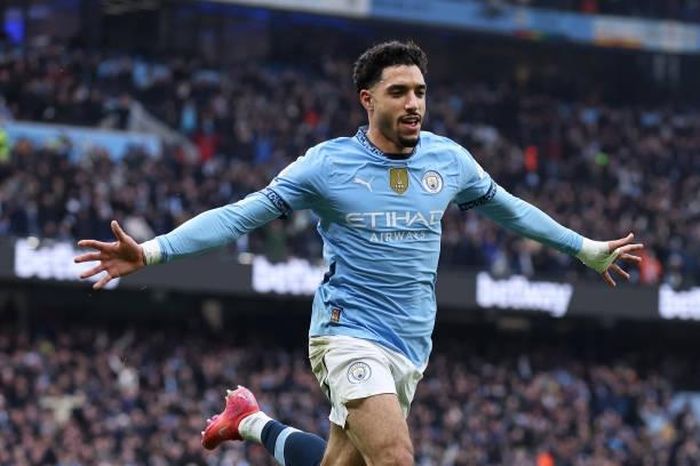 Omar Marmoush rực sáng với hat-trick, Man City tiến vào top 4