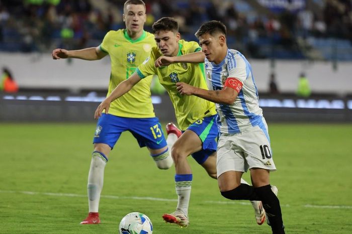 Hủy diệt U20 Brazil 6-0, U20 Argentina vẫn nhìn đối thủ vô địch