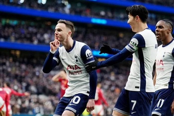 Mùa giải của Man.United ngày càng tệ hơn khi thua Tottenham