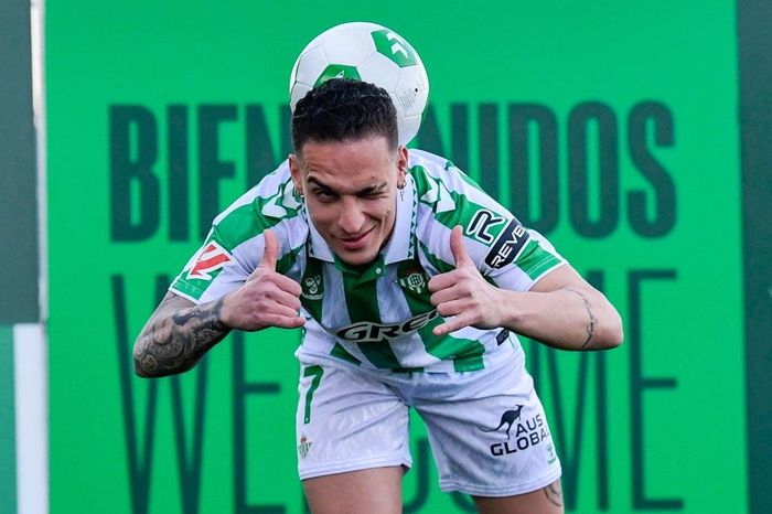 Antony là món quà dành cho Betis