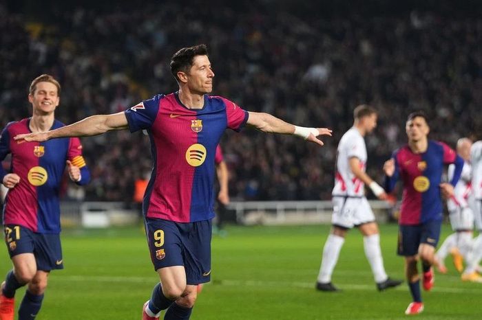 Barcelona vượt mặt Real, cuộc đua ngôi vương La Liga căng thẳng