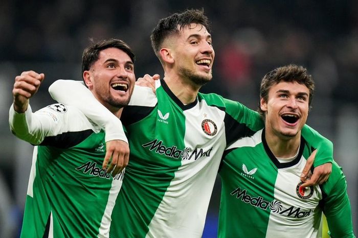 Feyenoord loại AC Milan ra khỏi Champions League