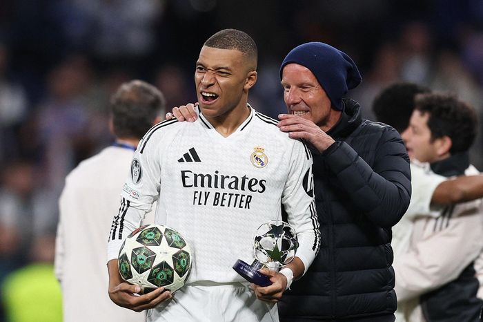 Phản ứng của Zidane khi Mbappe ghi siêu phẩm