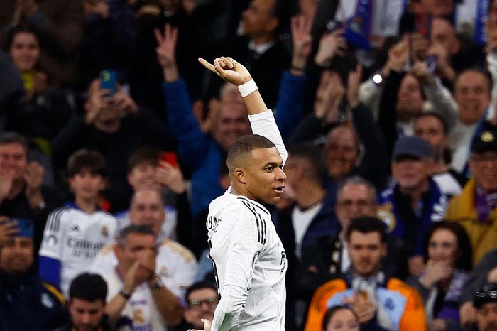 Mbappe bỏ xa Haaland trong cuộc đua số 9 hay nhất thế giới