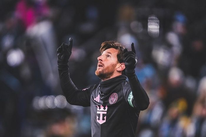 Messi vượt khó vẽ siêu phẩm, Inter Miami ra quân thắng lợi