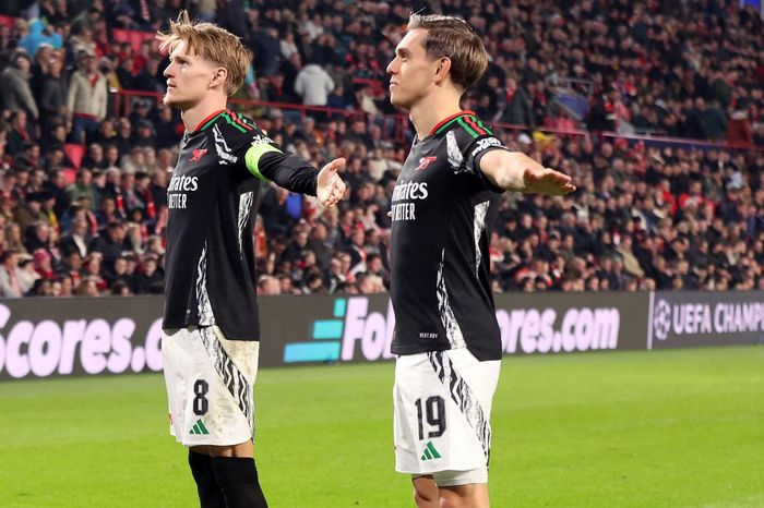 Bàn thắng của Odegaard và Trossard trong trận Arsenal hủy diệt PSV 7-1