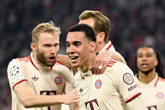 Bayern nhấn chìm Leverkusen ở Champions League