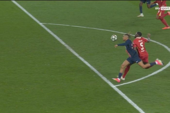 Quyết định gây tranh cãi ở trận PSG - Liverpool