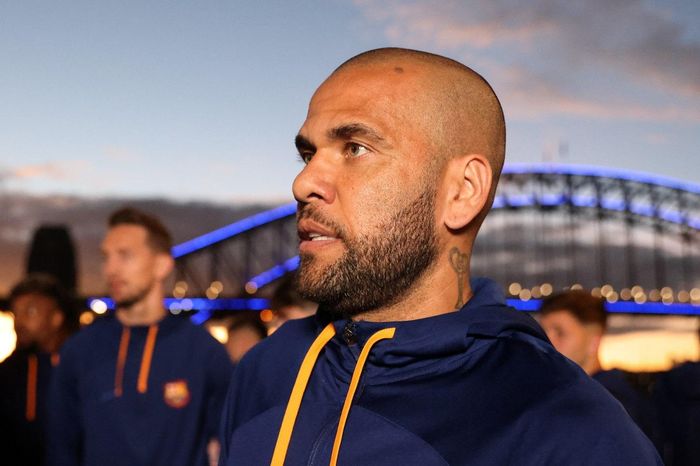 Dani Alves lại bị kiện