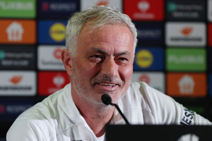 Mourinho lên tiếng về cuộc khủng hoảng ở MU
