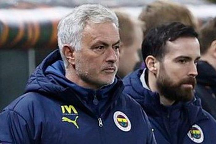 HLV Mourinho: 'Tôi đối lập với phân biệt chủng tộc, dù nhiều tật xấu'