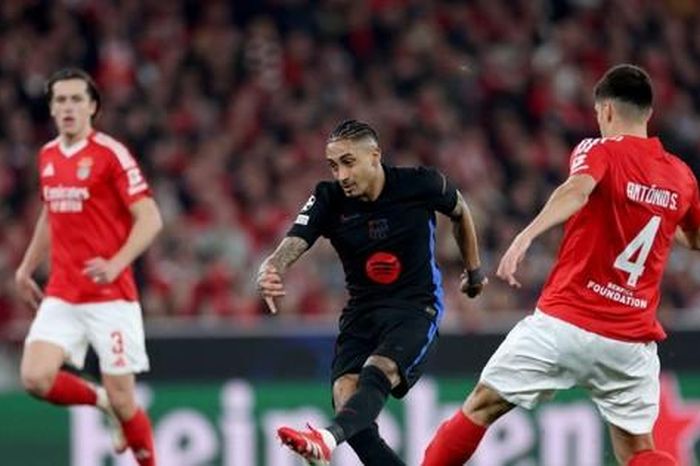 Liverpool gây bất ngờ, Szczesny hóa người hùng đưa Barca tới chiến thắng ở Champions League