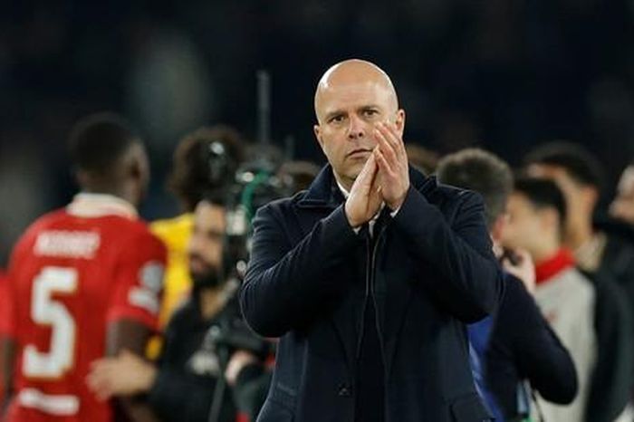 HLV Arne Slot thừa nhận Liverpool ăn may PSG