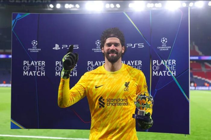 Màn trình diễn để đời của thủ thành Alisson