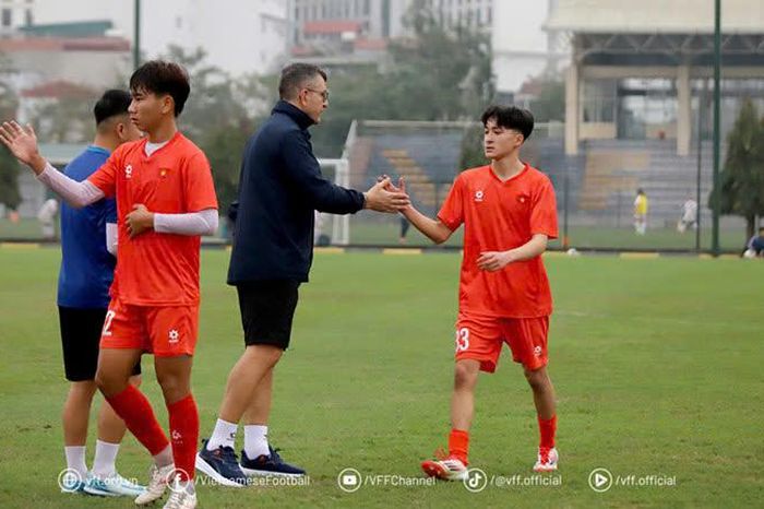 'Sao mai' chơi bóng ở Hà Lan gây ấn tượng trong trận ra mắt U17 Việt Nam
