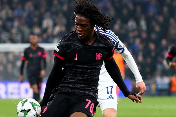 Cầu thủ 17 tuổi đi vào lịch sử Chelsea