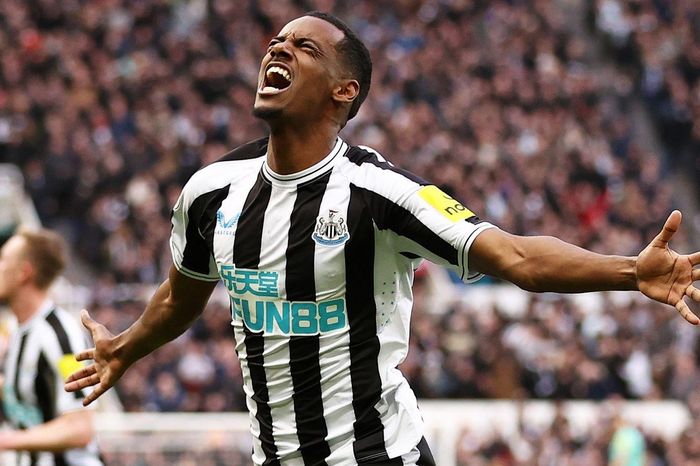 Newcastle ra mức giá không tưởng cho Isak