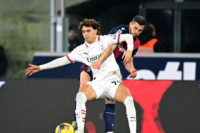 Felix hết cửa ở lại AC Milan