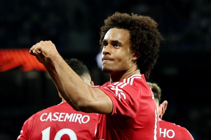 Zirkzee là hy vọng duy nhất của Man Utd