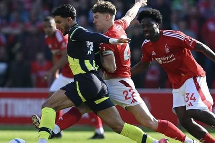 Thua sốc Nottingham Forest, Man City vỡ mộng Top 3
