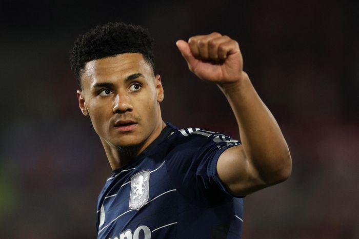 Aston Villa thổi lửa vào cuộc đua giành vé Champions League